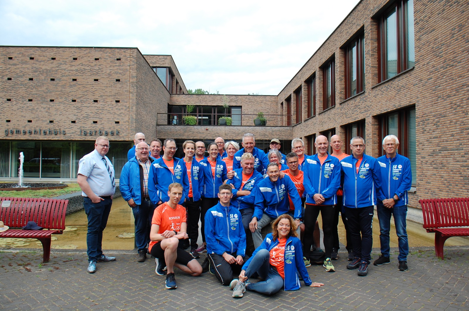 Runningteam Laarbeek onderweg naar de start Roparun 2022